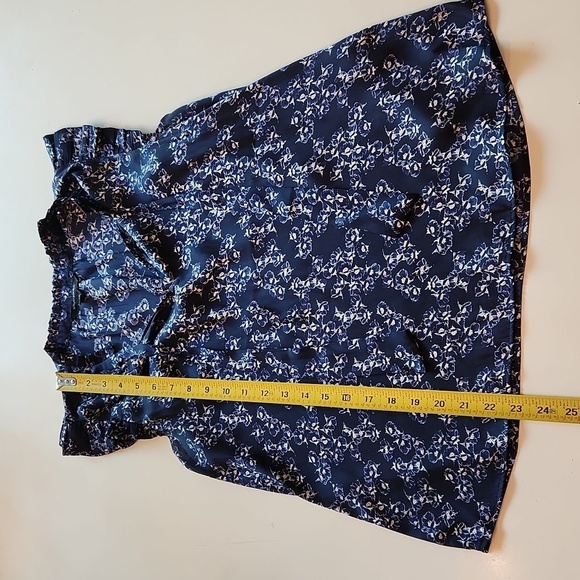 Banana Republic navy blue floral sleeveless blouse extra small - Picture 8 of 9